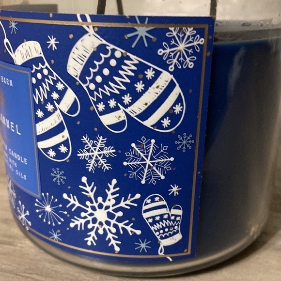 NEW White Barn BATH AND BODY WORKS FLANNEL 3 WICK CANDLE WITH ESSENTIAL OILS - Picture 7 of 7